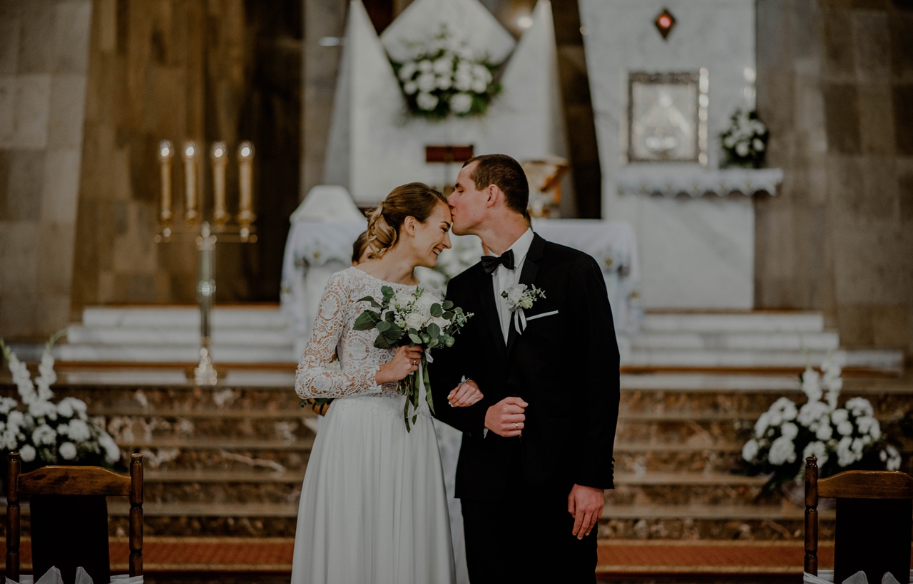 fotografia ślubna w kościele